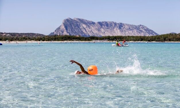 Swimtheisland buona la prima a San Teodoro