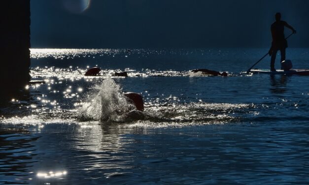 Acque gelide ed eco-nuotate per l’ambiente, da Mandello al Naviglio